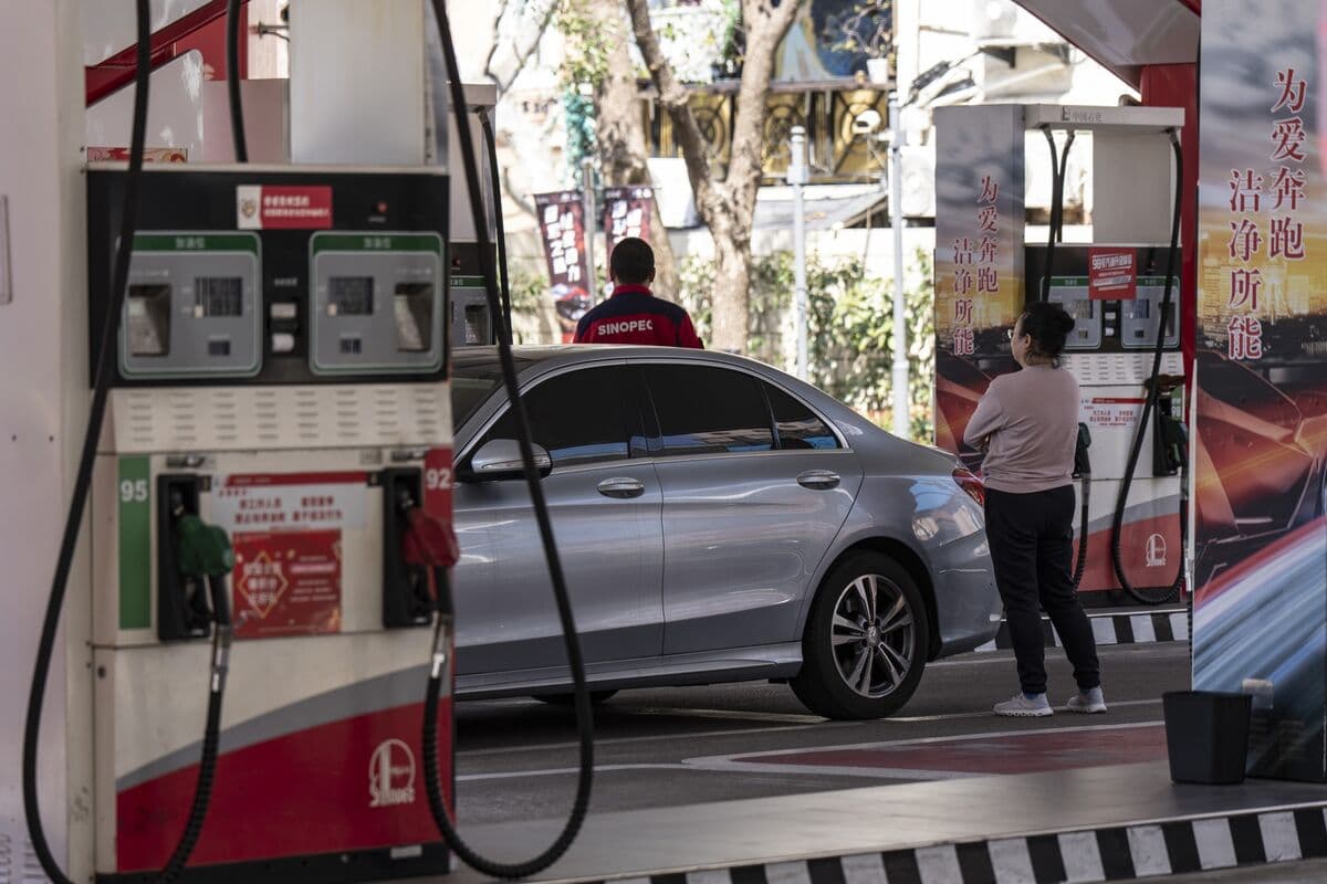 China reduce demanda de combustible mientras el petróleo caro acelera los EV