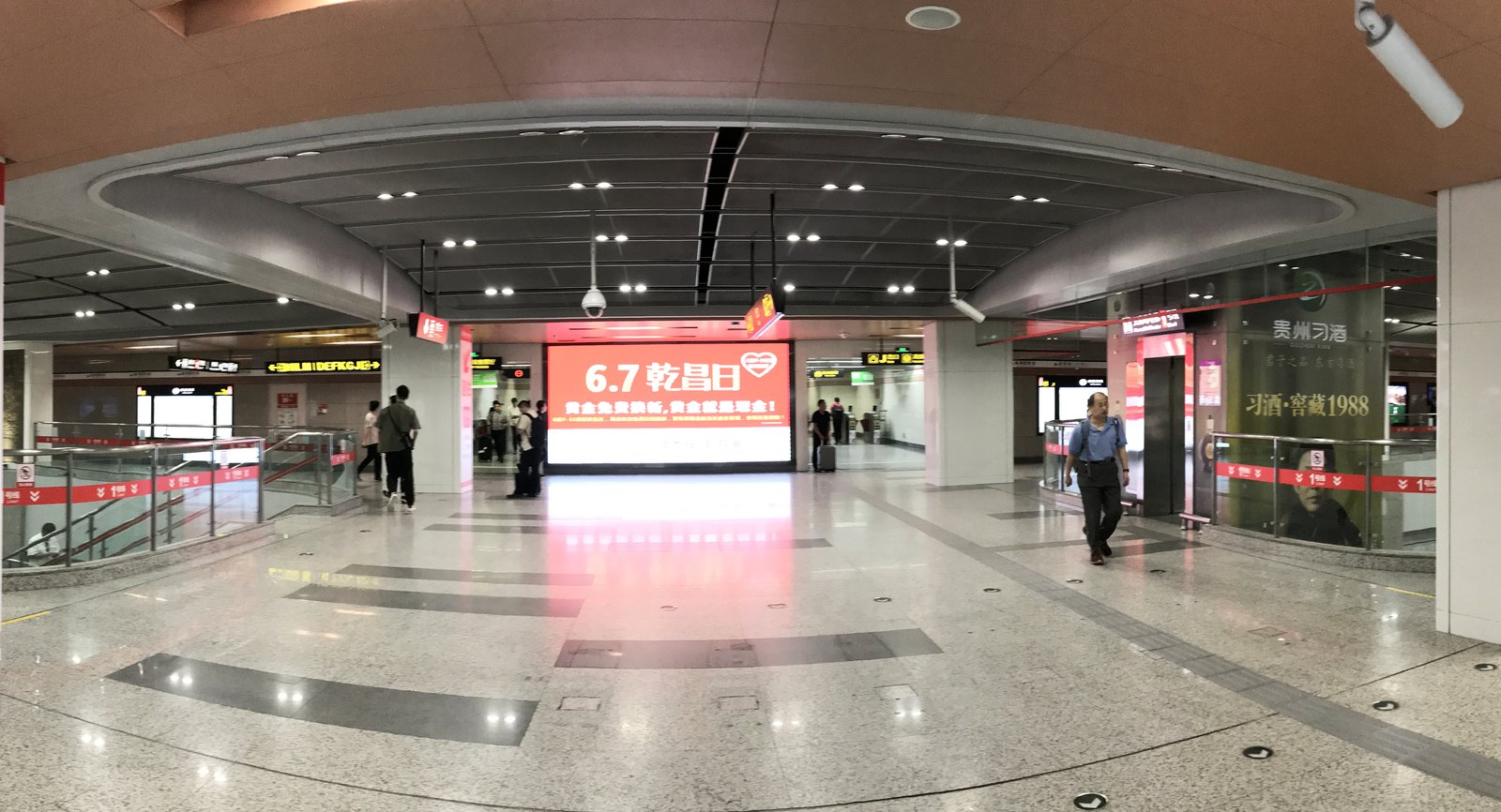 En China cada 10 centímetros de estatura se asocian a casi 6% más de salario: señales de una sociedad muy posicional