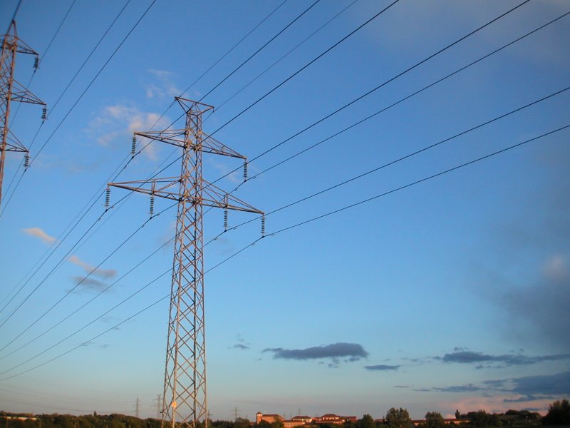 Imagen referencial · China Southern Power Grid negocia el control de Transelec, la empresa que mueve el 85% de la transmisión eléctrica de Chile