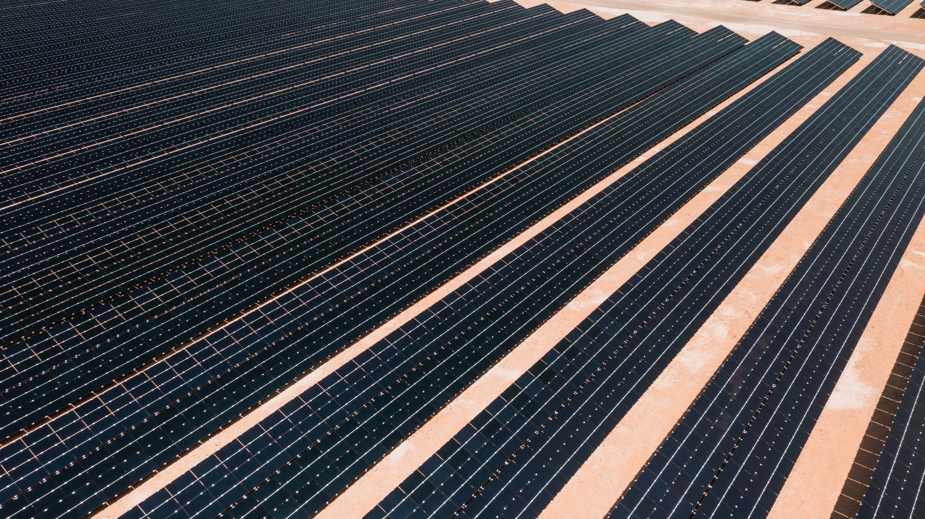 Imagen referencial · Los cinco mayores fabricantes solares de China redujeron su dotación en 40.589 personas